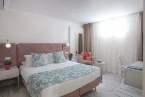 b&b roma fiumicino aeroporto roma hotel colazione inclusa stanze confortevoli smart tv servizio navetta